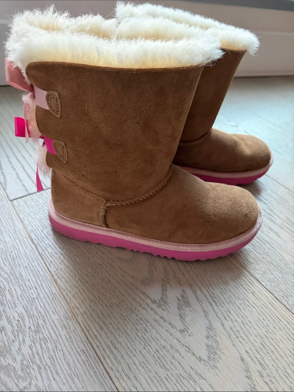 UGG Kids Bailey Bow II Brown Boots with Pink Sole and Bows Size US 3